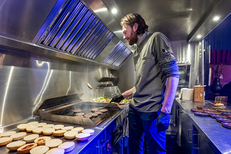Heerlijke barbecue. bereid door een van onze topchefs.
