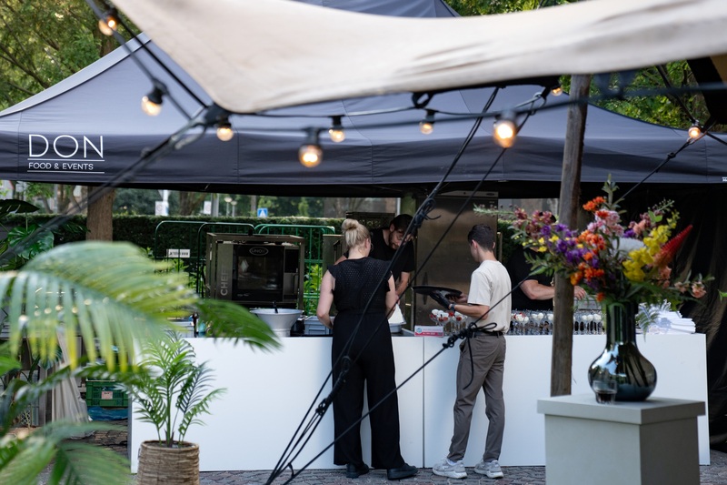 Stretchtent tuinfeest catering van DON food & events