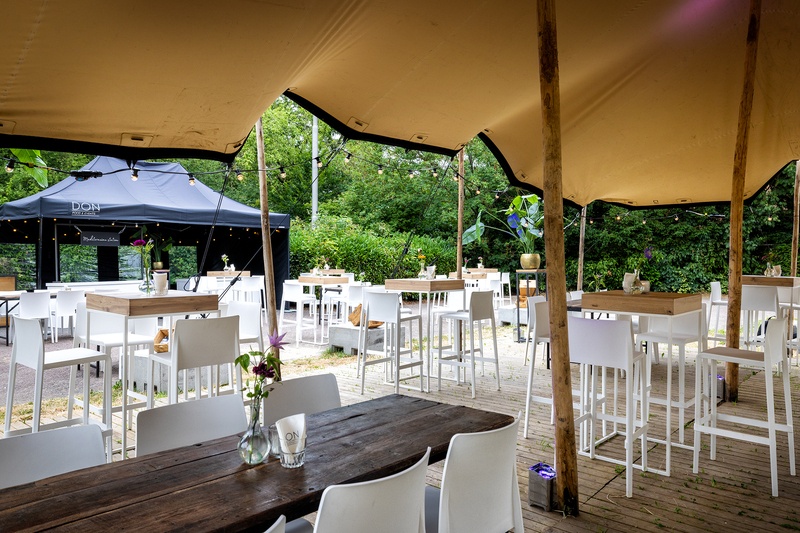 Feestcatering opstelling van DON food & events (tijdelijke afbeelding)