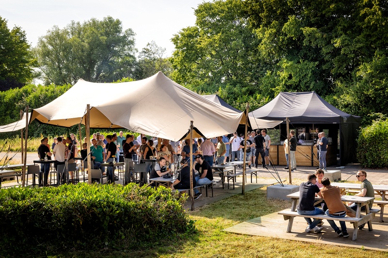 Sfeervolle styling van een evenement door DON food & events (tijdelijke afbeelding)