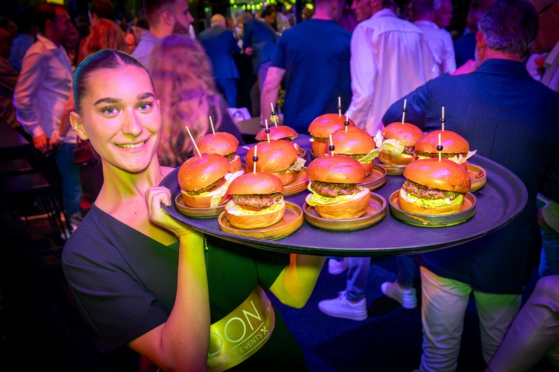 Burgers en streetfood van de foodtruck van DON food & events